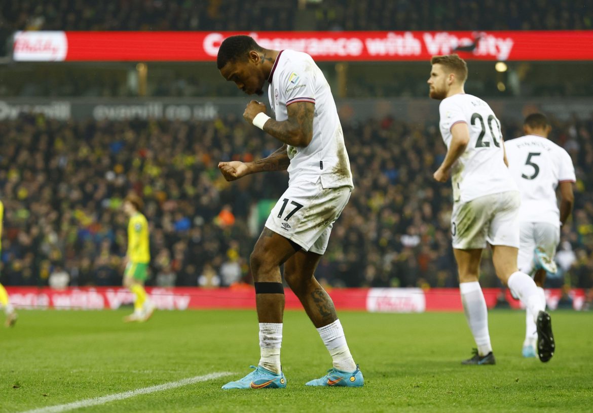 Newcastle plotting swoop to sign Toney
