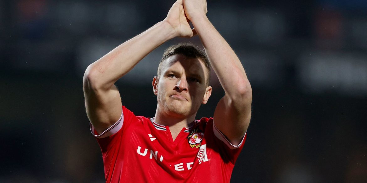 Mullin and Reynolds react to ‘bite’ footage of Wrexham star vs Birmingham