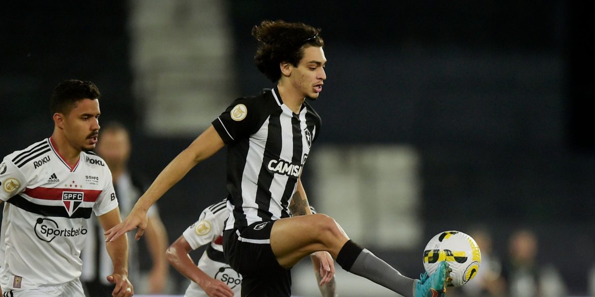 West Ham are now looking to sign "incredible" new attacker for Moyes